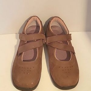 Drew Bloom Mary Jane Suede Brown Shoes SZ7M